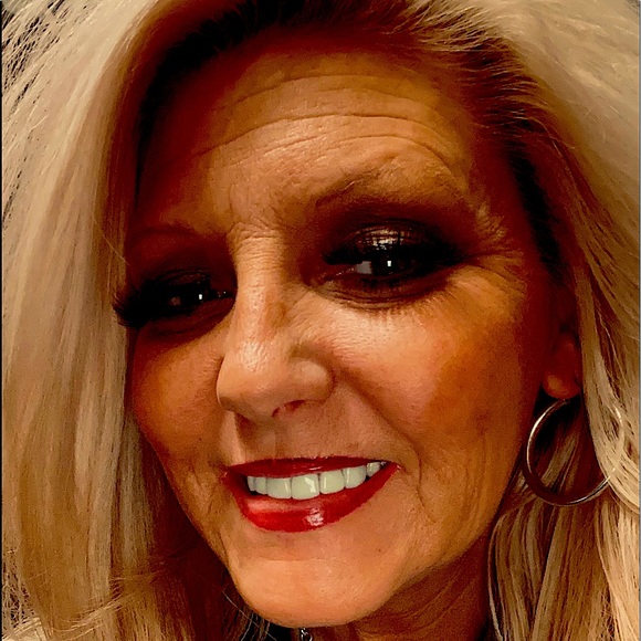 Meet your Posher, Holly - Picture 1 of 1